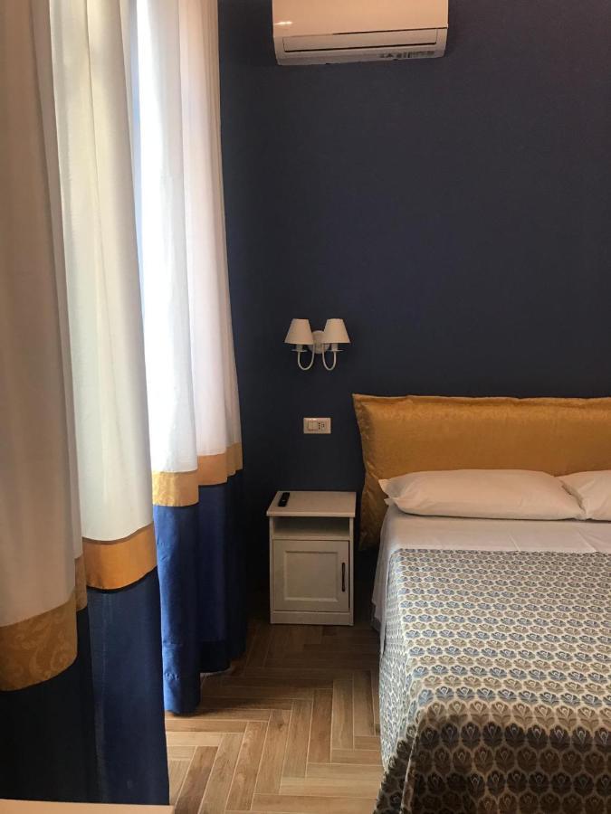 B&B I Due Teatri Napoli Eksteriør billede