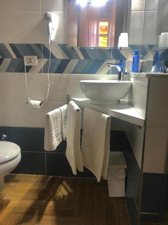 B&B I Due Teatri Napoli Eksteriør billede